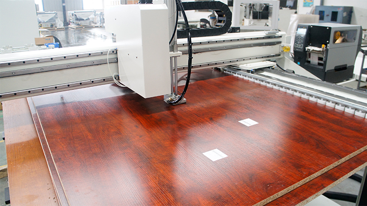 A Henan-DAESHIN az EXCITECH CNC megmunkálóközpont és a karusszel szerszámmagazin berendezéseivel létrehozta a DASHIN HOME DESIGN FACTORY-t, amelyet nemzeti intelligens gyártási kísérleti projektként díjaztak.
