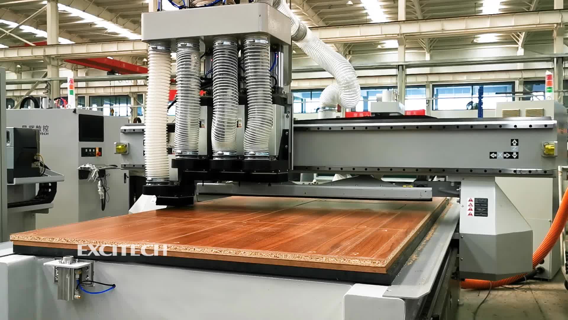 Excitech négyfejű munkaközpont CNC gép
